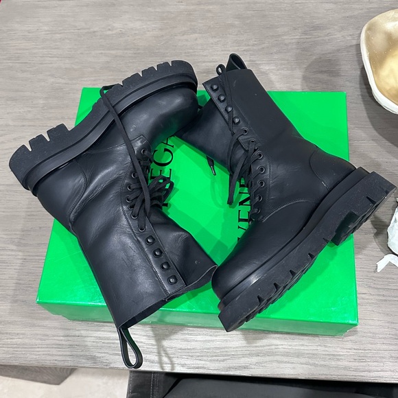 Bottega Veneta
Lug Sole Combat Boots - Picture 5 of 17